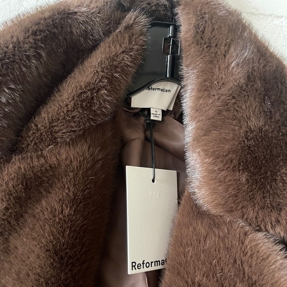 NWT Reformation Ellie Faux Fur Coat - Picture 5 of 8